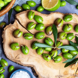 Elde Kırma Yeşil Zeytin Elde Kırma Yeşil Zeytin